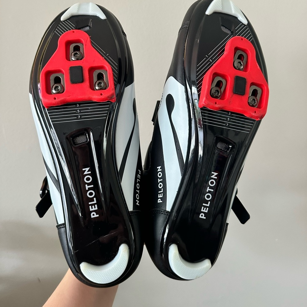 Peloton Men's Black and Red Cycling Shoes - Picture 6 of 6
